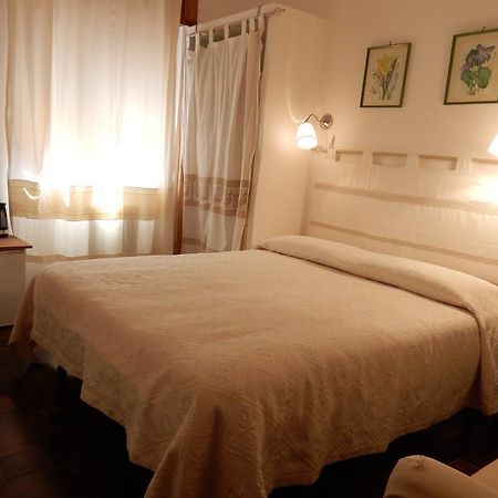 Bed & Breakfast Yin & Yang San Pantaleo Exterior photo