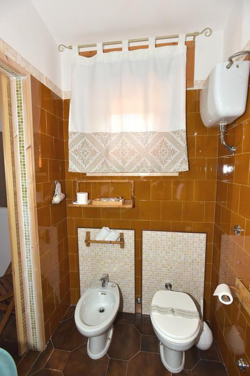 Bed & Breakfast Yin & Yang San Pantaleo Exterior photo