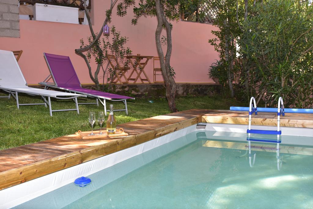 Bed & Breakfast Yin & Yang San Pantaleo Exterior photo