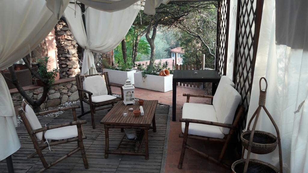 Bed & Breakfast Yin & Yang San Pantaleo Exterior photo