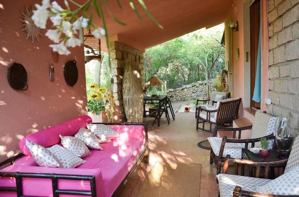 Bed & Breakfast Yin & Yang San Pantaleo Exterior photo