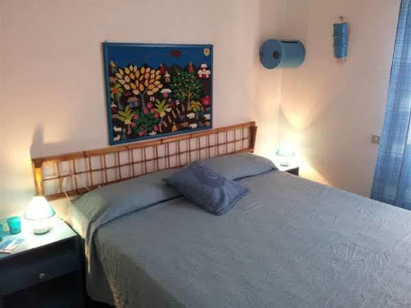 Bed & Breakfast Yin & Yang San Pantaleo Exterior photo