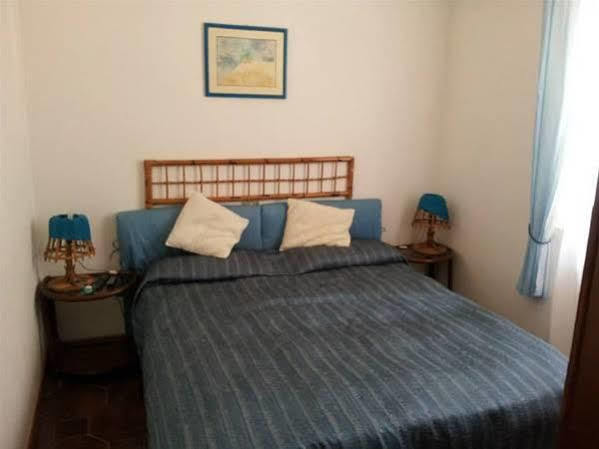 Bed & Breakfast Yin & Yang San Pantaleo Exterior photo
